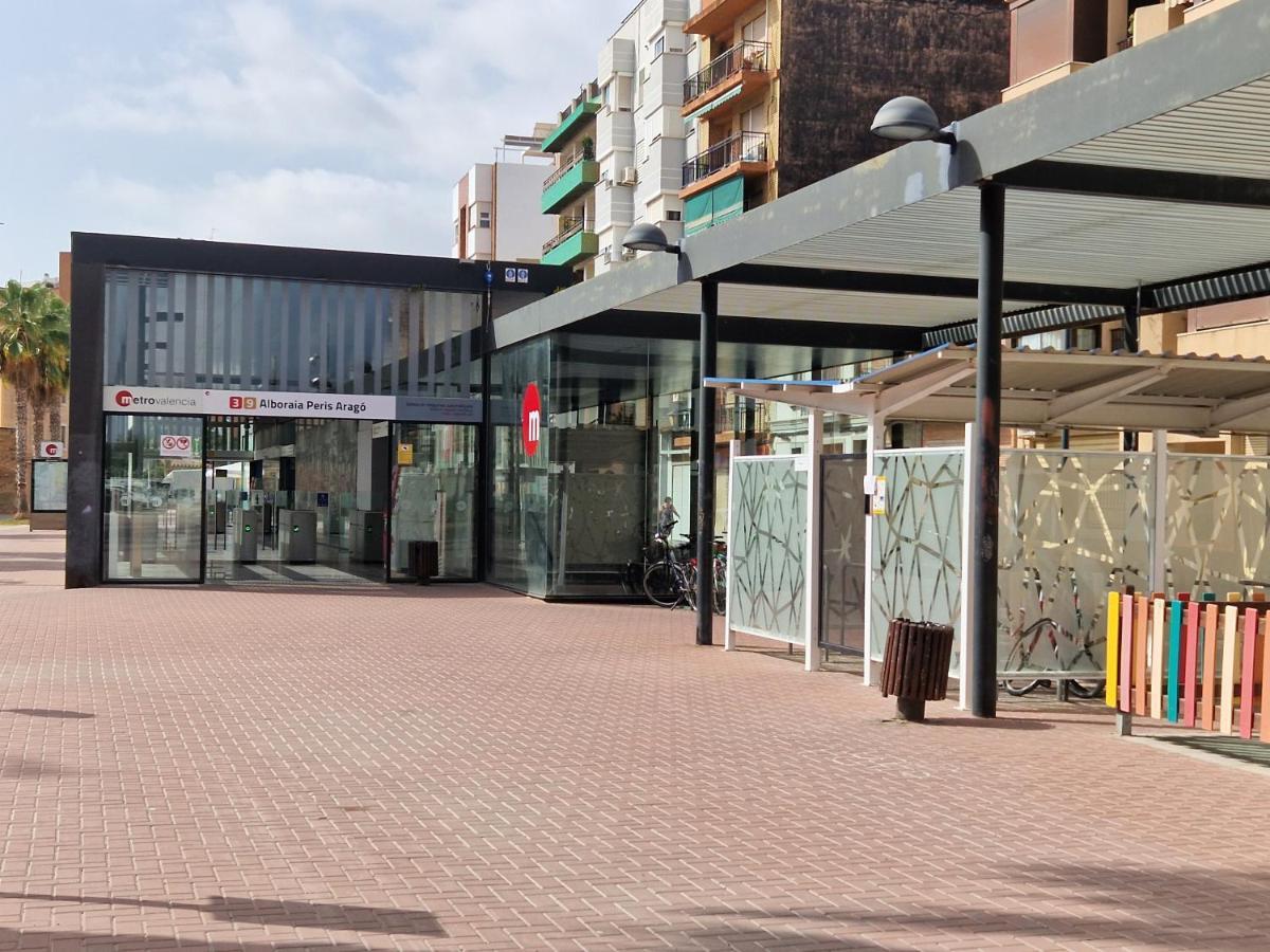 Hébergement de vacances Casa 12 Pax Metro Valencia *
